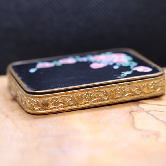 Rare Vintage Foster Black Enamel Compact with Pink Roses & Gold-Tone Etched Edge - Picture 7 of 13